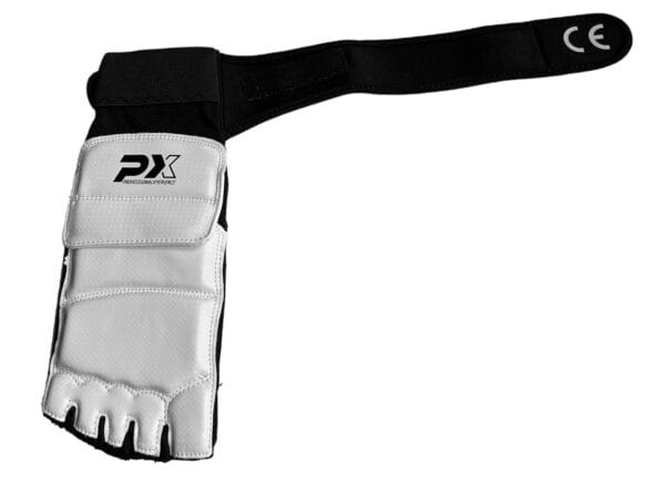 Eine schwarz-weiße Fuss Spannbandage für Fitbox - Sandsack und Taekwondo mit schwarzem Band. Die Fuss Spannbandage für Fitbox - Sandsack und Taekwondo fixiert das Fussgelenk perfekt und sorgt für Halt und Stabilität bei körperlichen Aktivitäten.