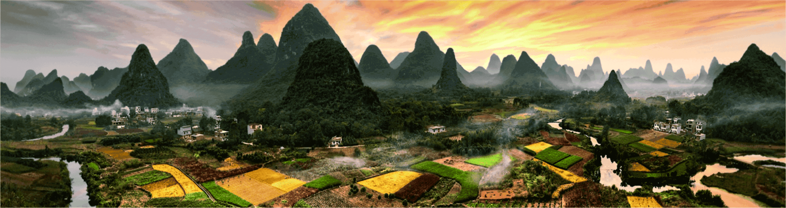 Kultur- und Asienreise Eine Luftaufnahme eines asiatischen Dorfes mit Bergen im Hintergrund in China.