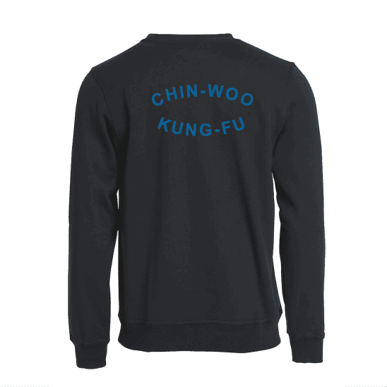 Ein schwarzes Sweatshirt mit der Aufschrift „Chinwoo Kung Fu“.